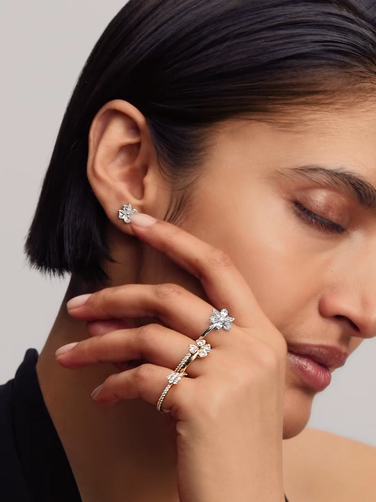 Funkelnde Blume Ring 14 Karat Vergoldung