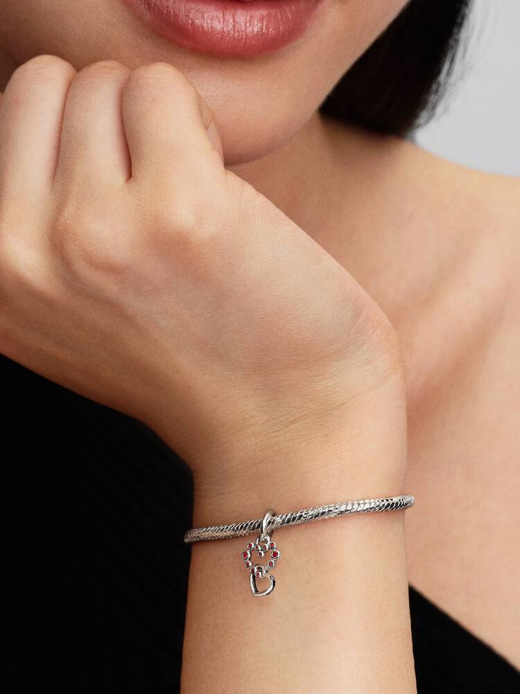 Verbundene Herzen & Rote Steine Charm-Anhänger Sterling-Silber Zweitbild
