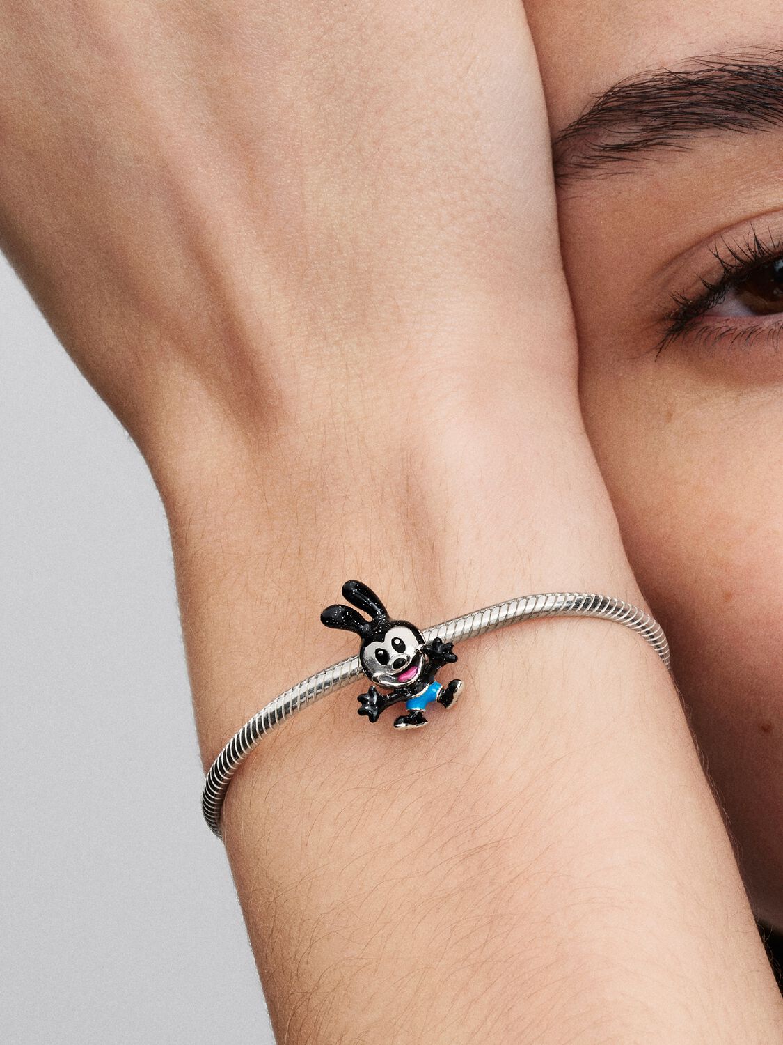 Oswald, der lustige Hase Charm Sterling-Silber Zweitbild