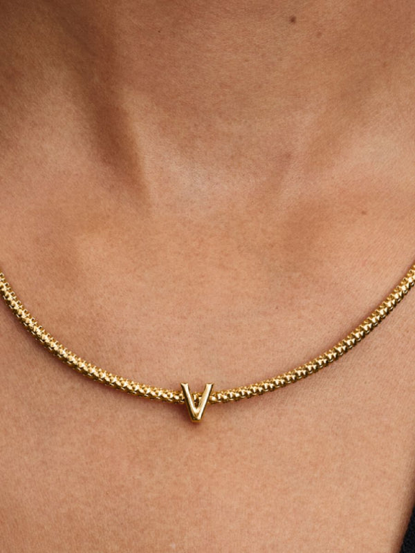 Buchstabe V Alphabet-Mini-Charm 14 Karat Vergoldung