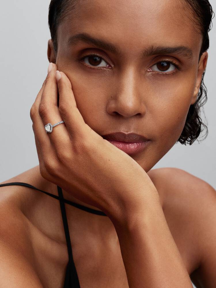 Erhabenes Weißes Herz Ring Sterling-Silber