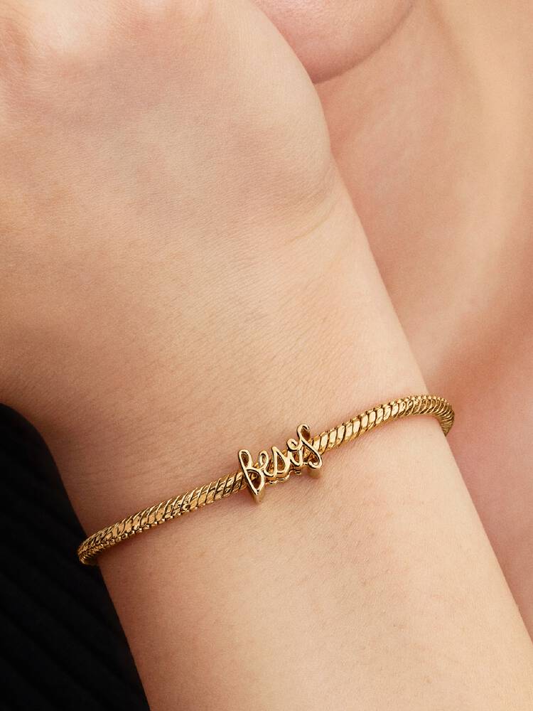 Besos Schrift Charm 14 Karat Vergoldung Zweitbild