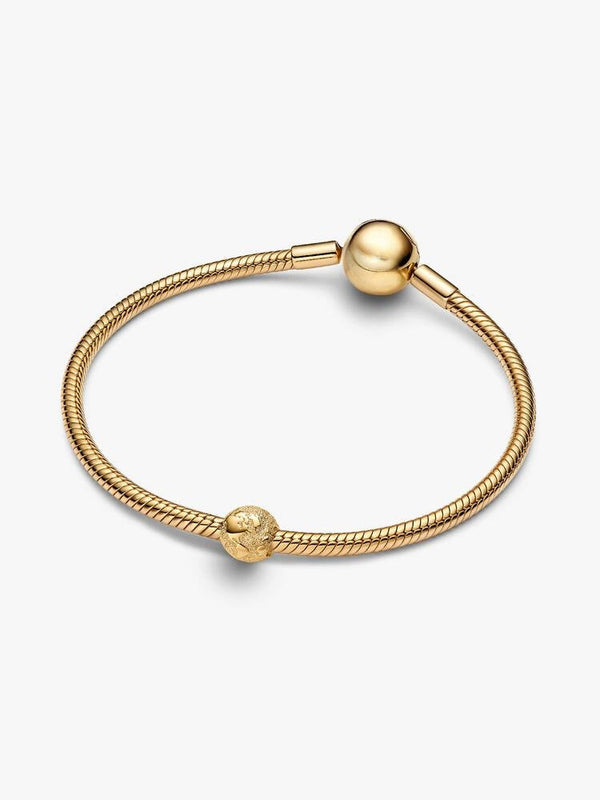 Strukturierter Globus Mini-Charm 14 Karat Vergoldung
