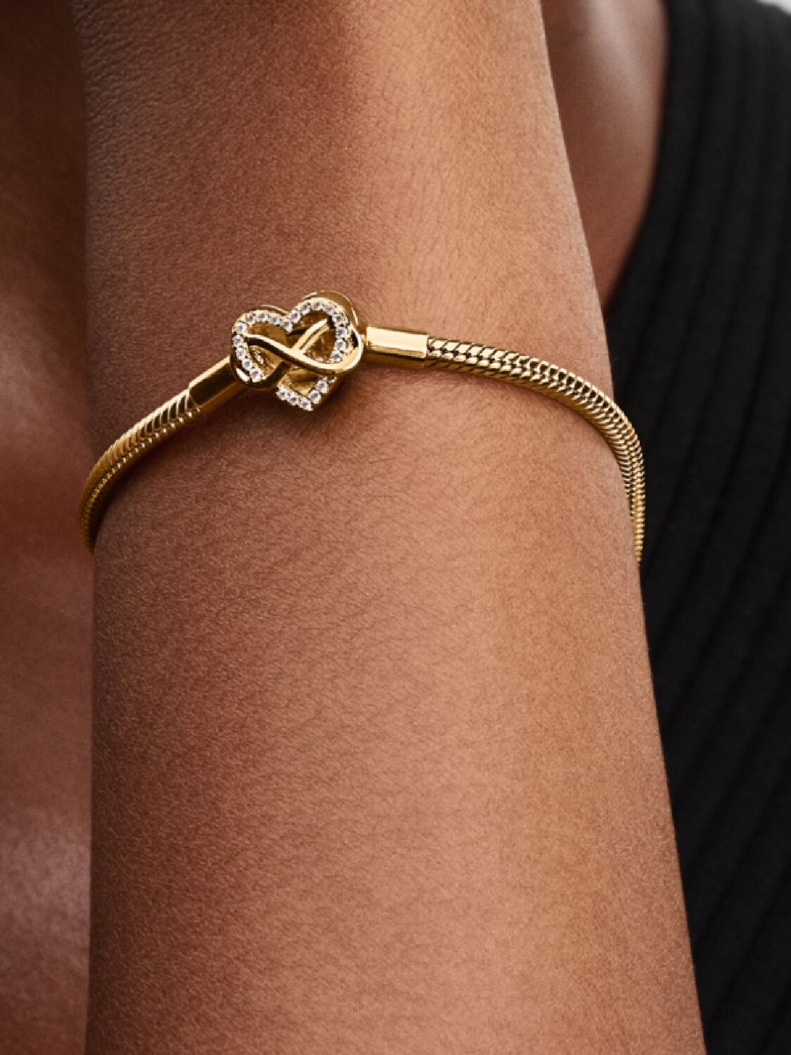 Schlangen-Gliederarmband mit Funklendem Unendlichkeits-Herzverschluss Zweitbild