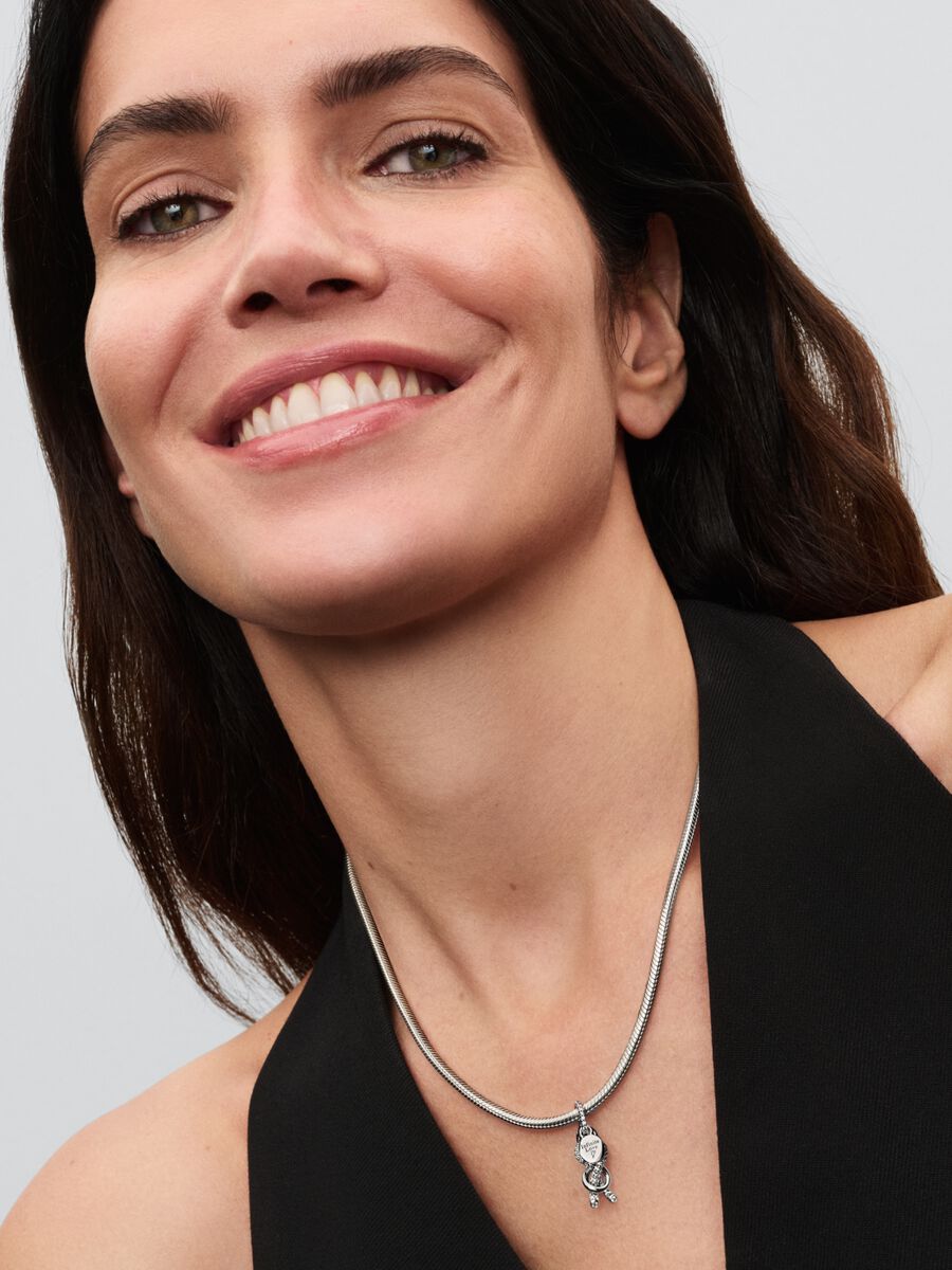 Pavé Unendlichkeitsknoten Charm-Anhänger