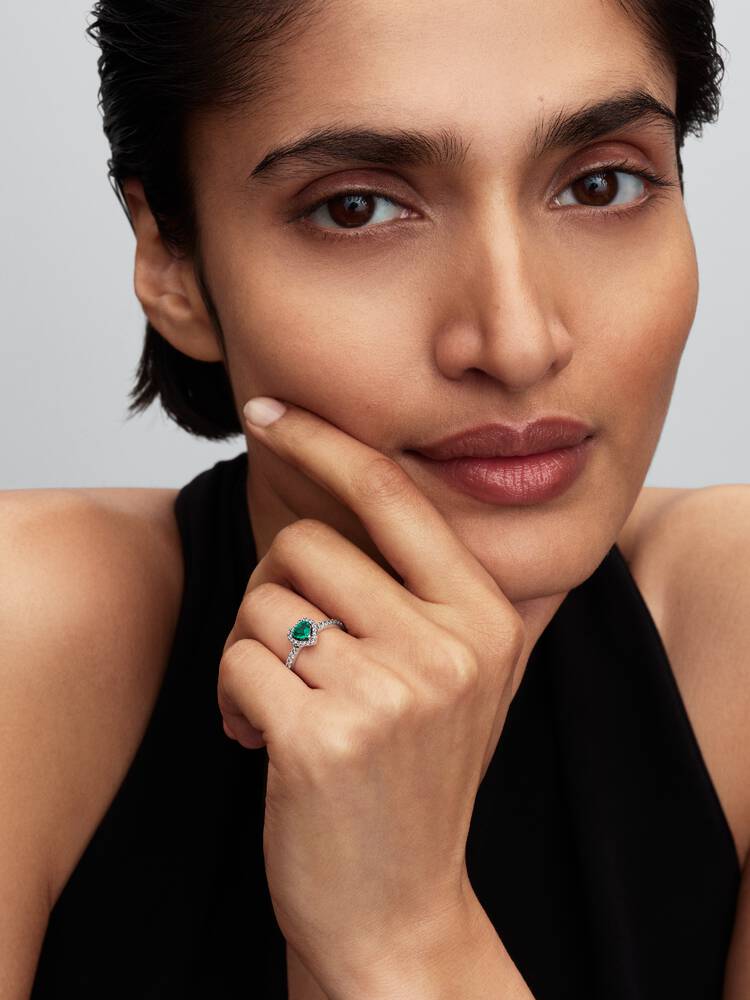 Erhabenes Royalgrünes Herz Ring Sterling-Silber