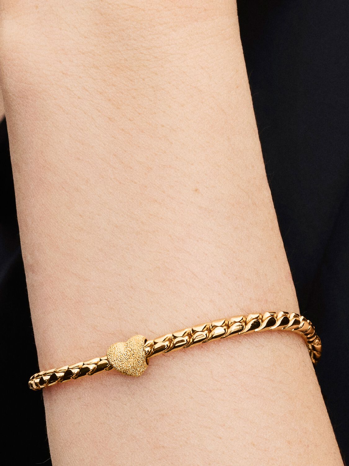 Strukturiertes Herz Mini-Charm 14 Karat Vergoldung Zweitbild